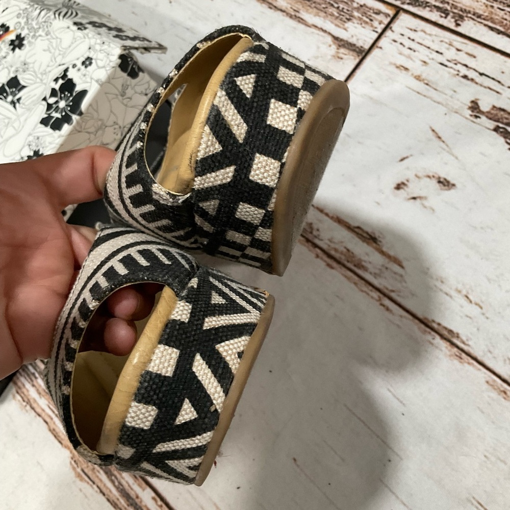 CL BY LAUNDRY DAYSIE MULE PEEP TOE RAFFIA WEDGE HEELS. - Picture 7 of 11